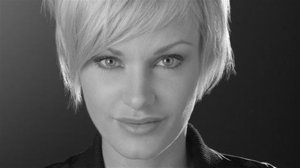 110920_l54y2_pluson_nellyarcan_burqachair_sn635