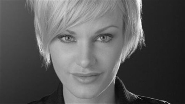 110920_l54y2_pluson_nellyarcan_burqachair_sn635